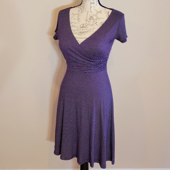 GILLI Fit and Flare Surplice Dress Purple Stripe S - Picture 1 of 5